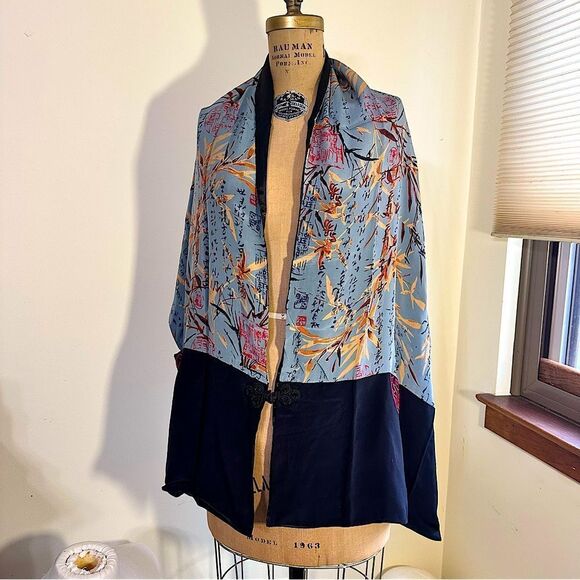 Asian Style grey and black bamboo leaf pattern silk wrap with pockets. OSFM - Picture 4 of 11